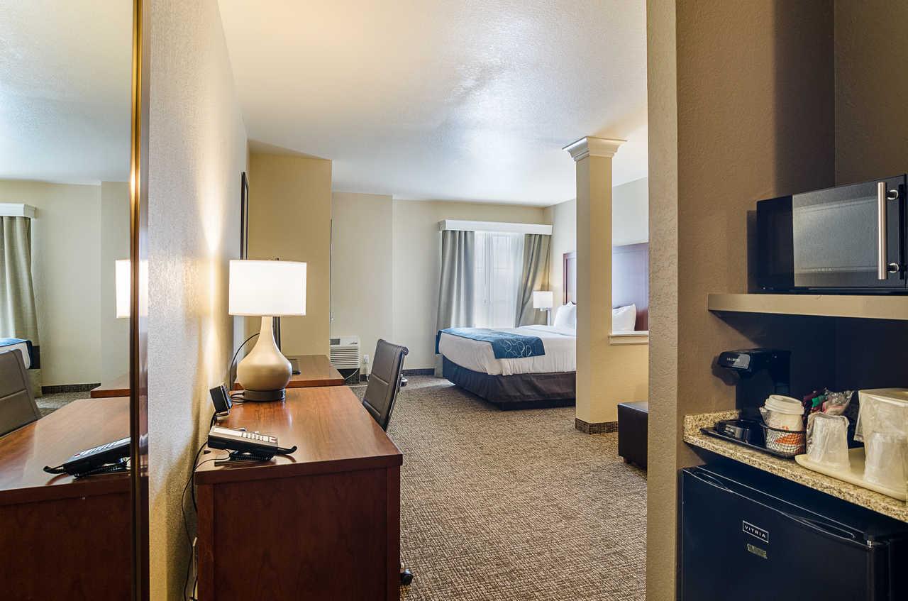 Comfort Suites Near Denver Downtown Экстерьер фото