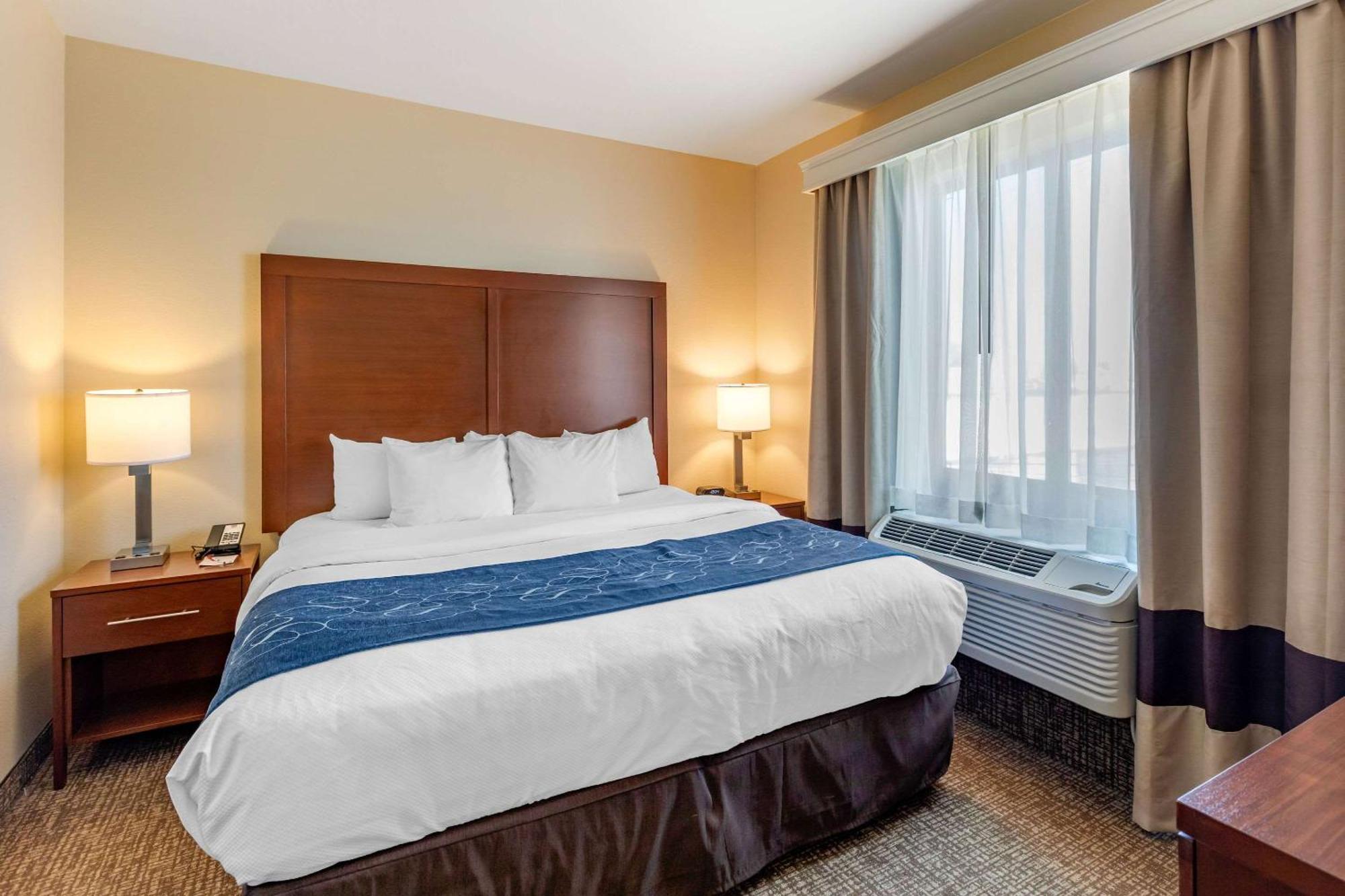 Comfort Suites Near Denver Downtown Экстерьер фото