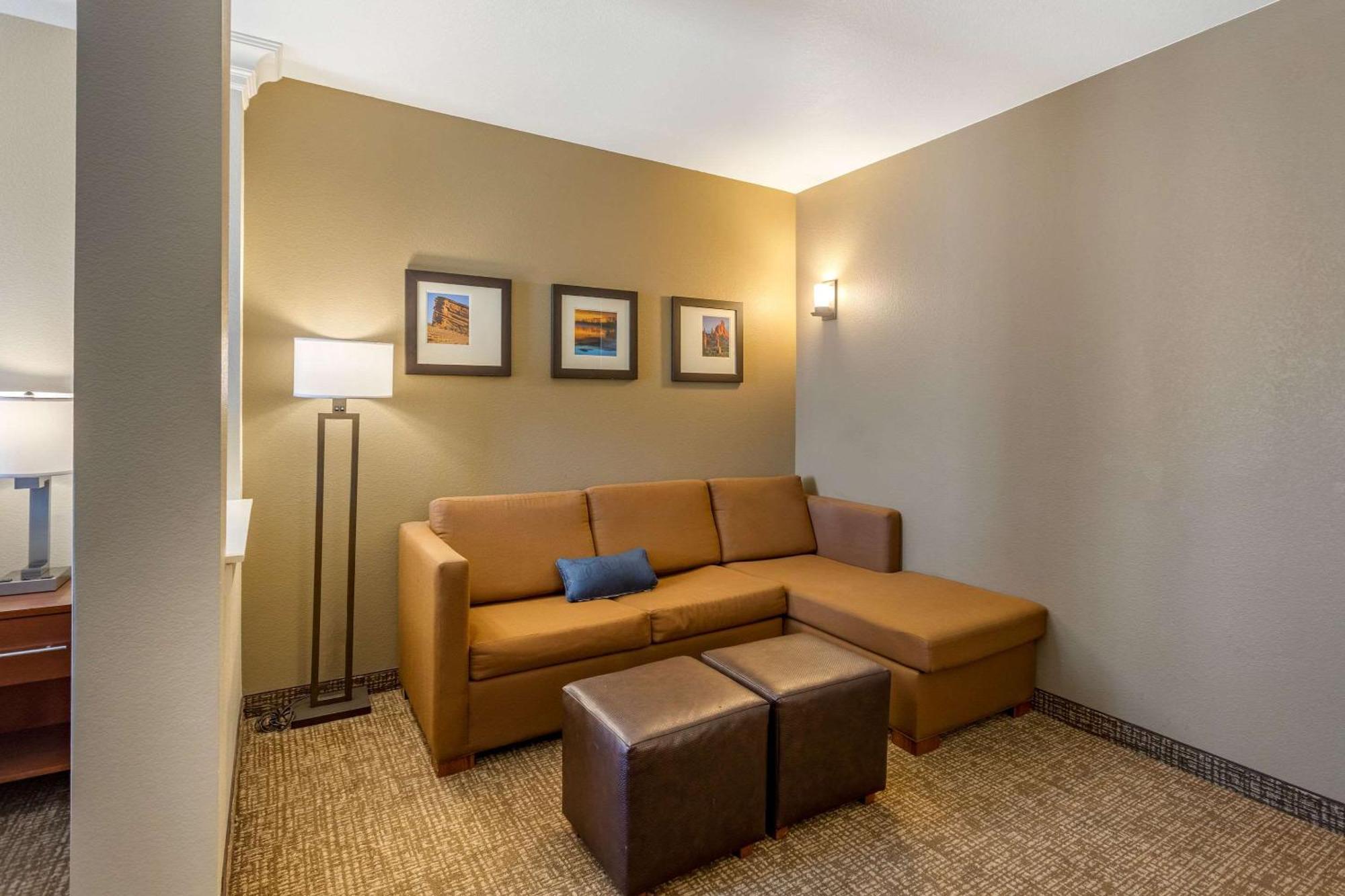 Comfort Suites Near Denver Downtown Экстерьер фото