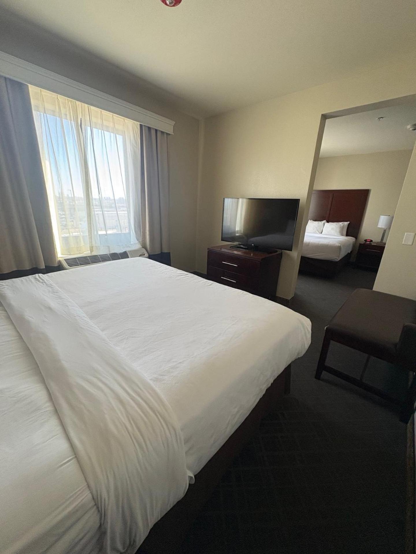 Comfort Suites Near Denver Downtown Экстерьер фото